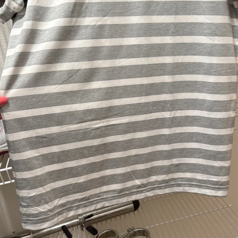 Under Armour Men's Light Gray and White Polo Shirt - Picture 5 of 7